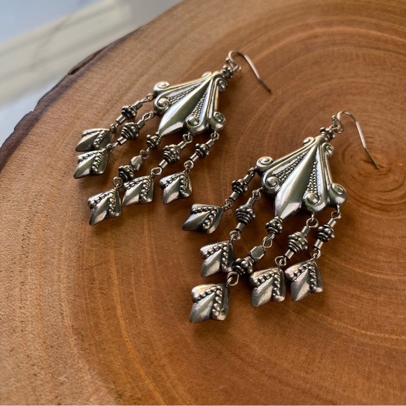 🖤5/$20 Silver Dangly Ornate Earrings - Picture 2 of 6